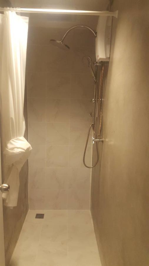 Revolution Hostel Asokeバンコク エクステリア 写真