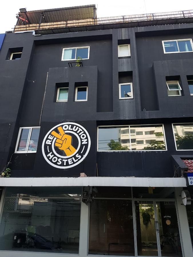 Revolution Hostel Asokeバンコク エクステリア 写真