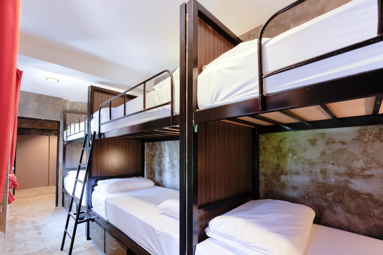 Revolution Hostel Asokeバンコク エクステリア 写真